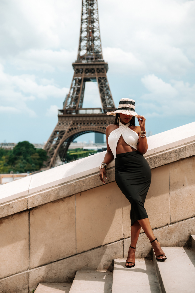 Photoshoot Woman Eiffel Tower