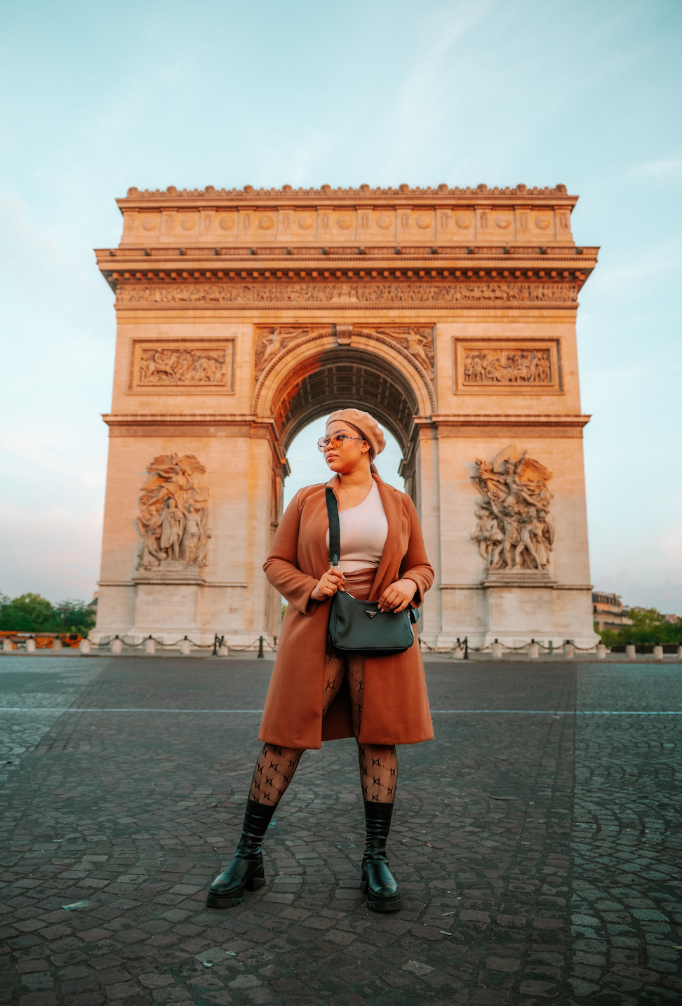 Photoshoot woman arc de triomphe Paris