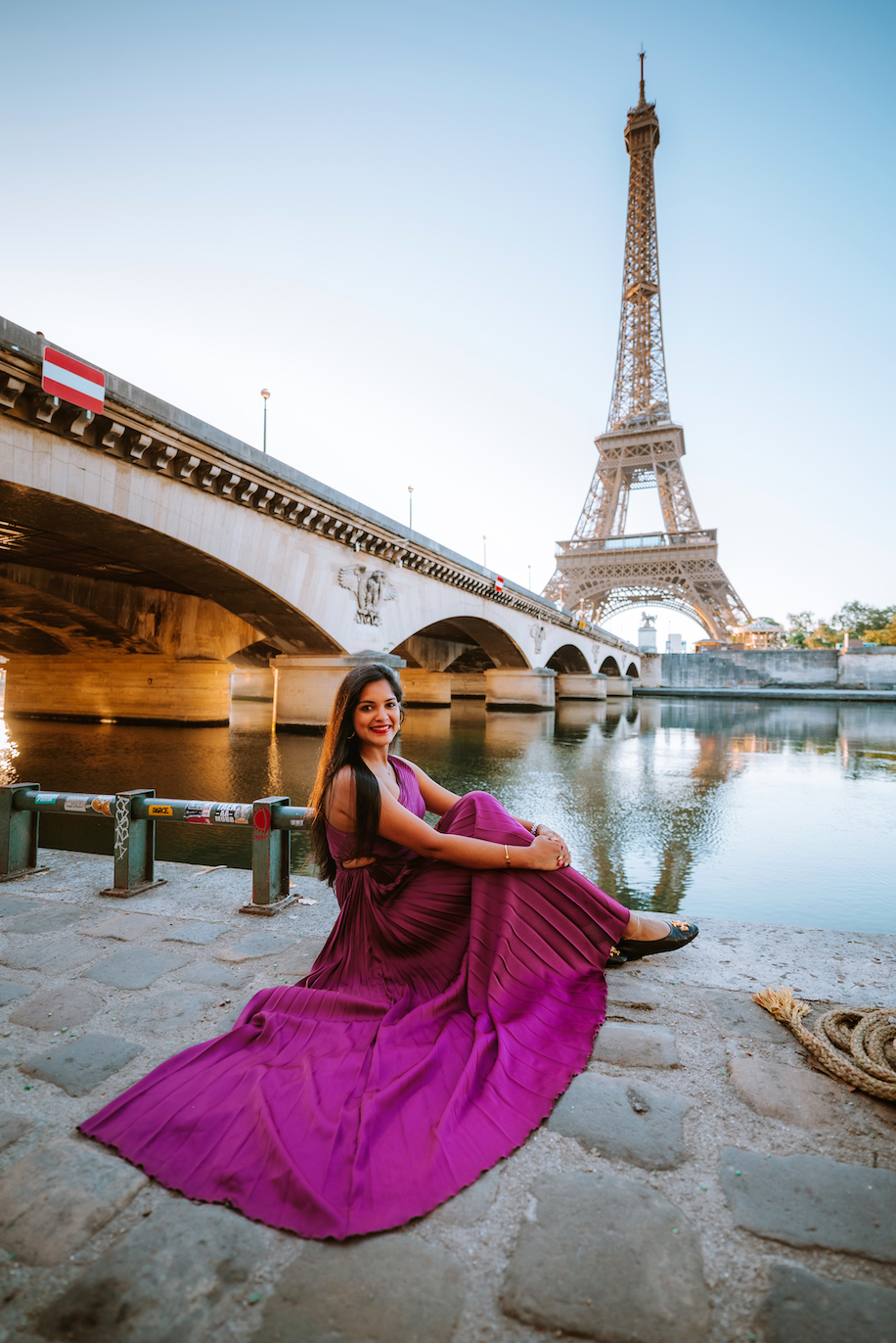 Photoshoot woman Eiffel Tower Paris