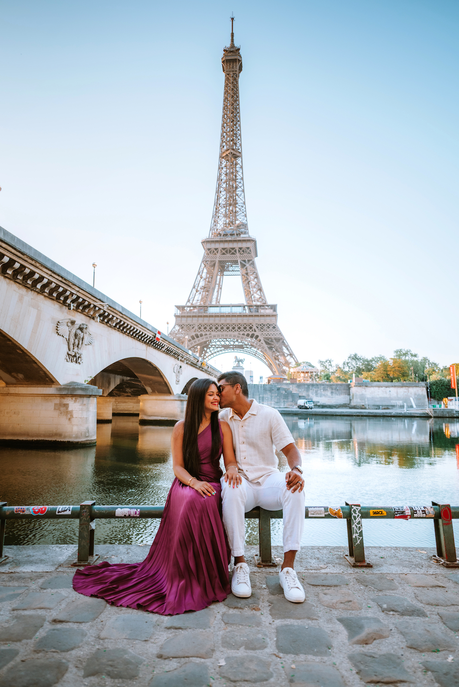 Photoshoot couple Eiffel Tower Paris
