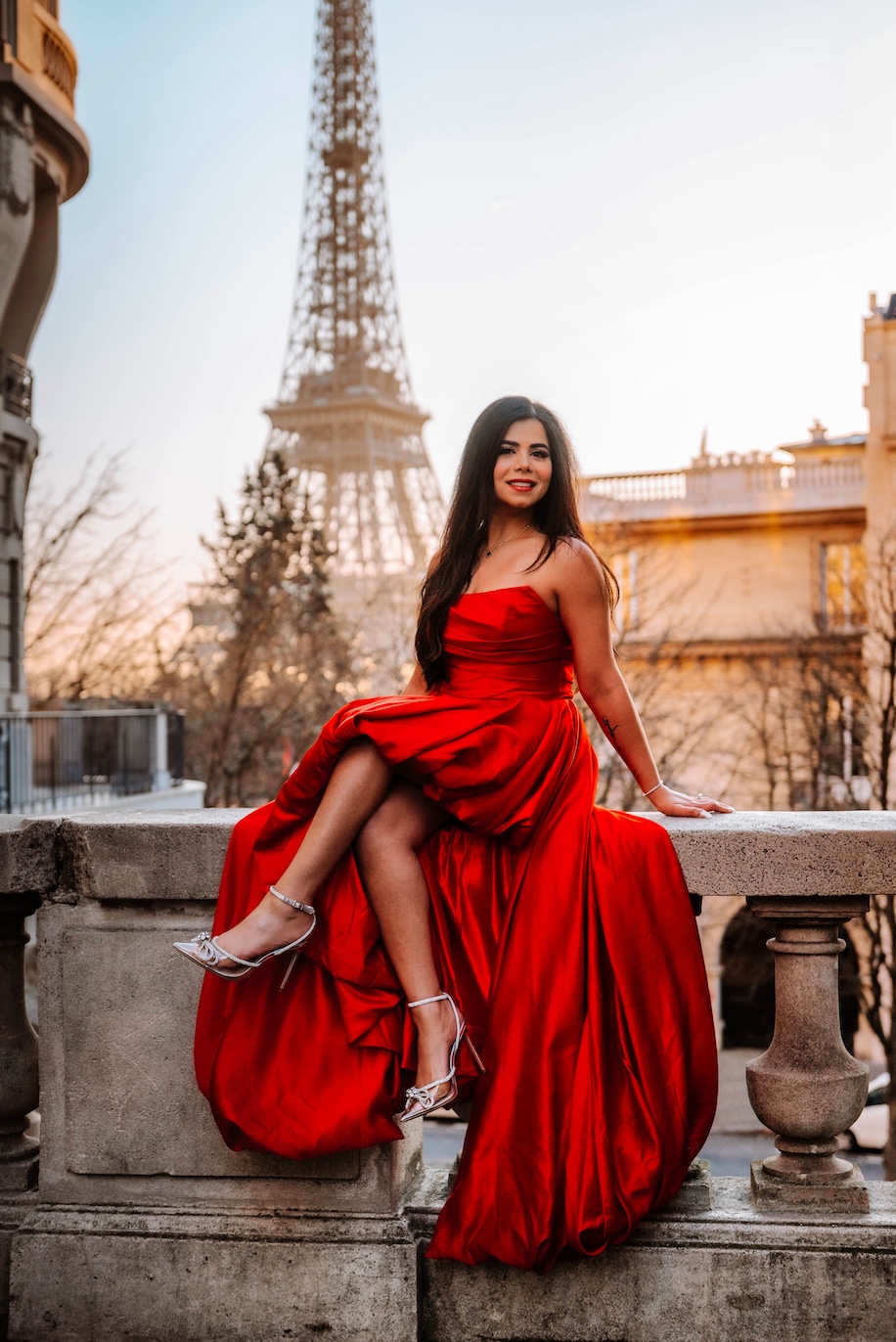 elegant photoshoot woman Paris
